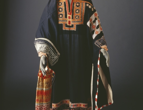 Sulaym thobe with finely embroidered yoke